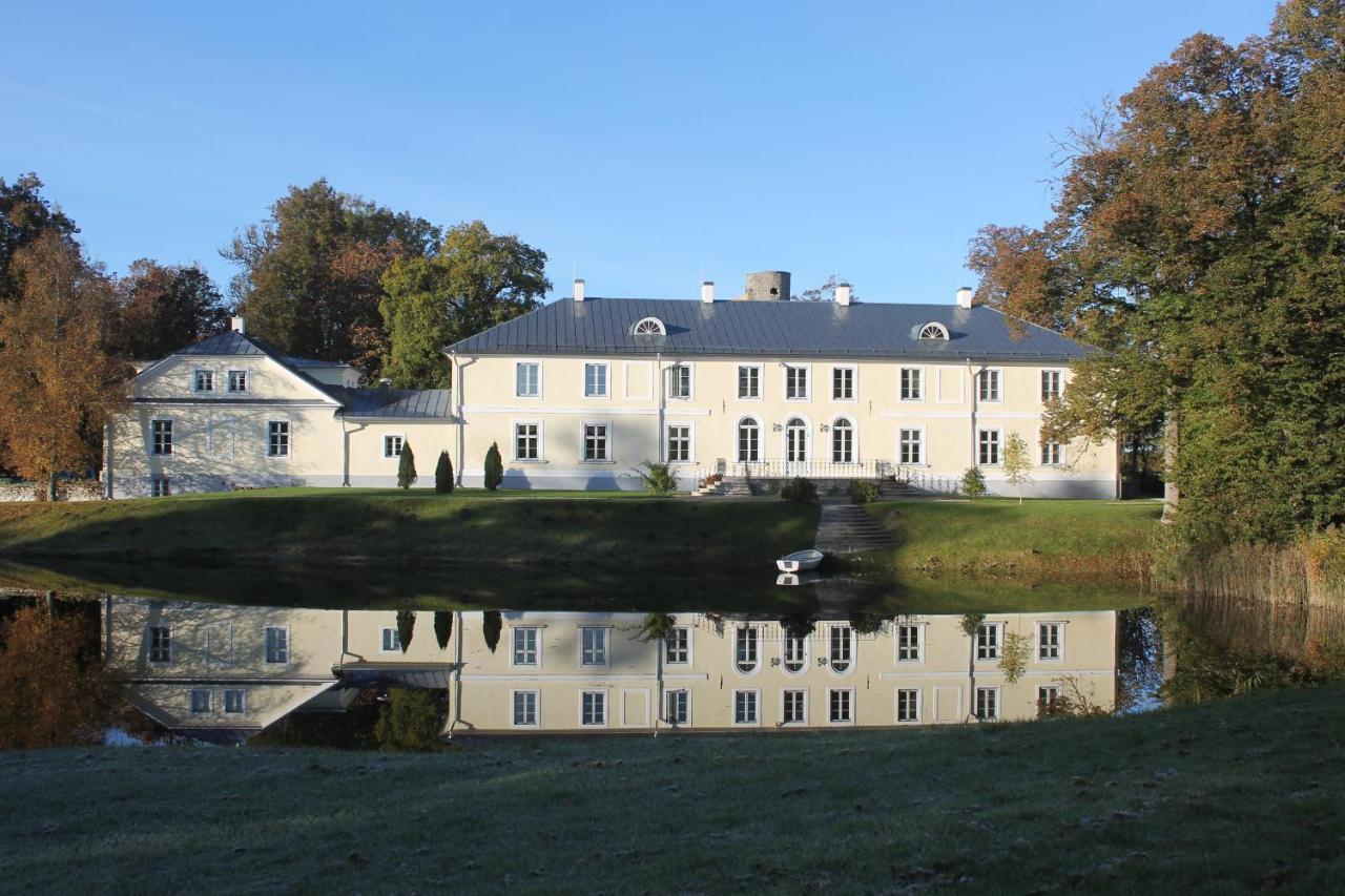 Padise Historical Manor Hotel And Restaurant Exterior photo