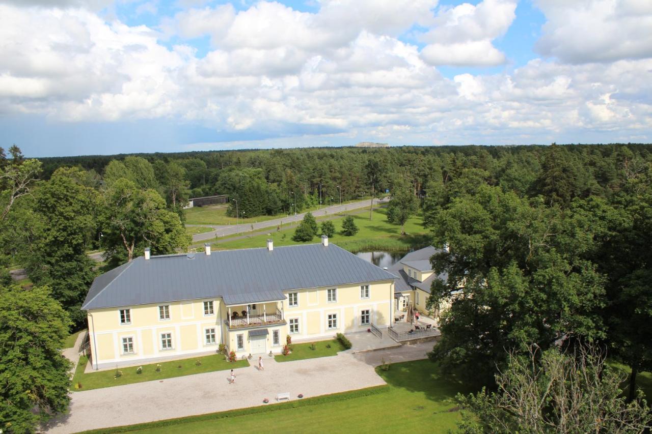 Padise Historical Manor Hotel And Restaurant Exterior photo